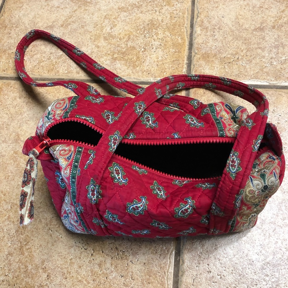 GUC Vera Bradley red print barrel bag
